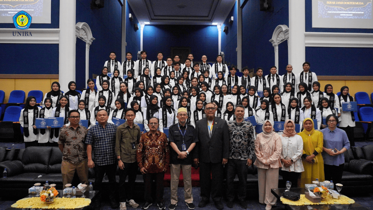 UNIVERSITAS BATAM GELAR YUDISIUM DAN IKRAR JANJI DOKTER MUDA