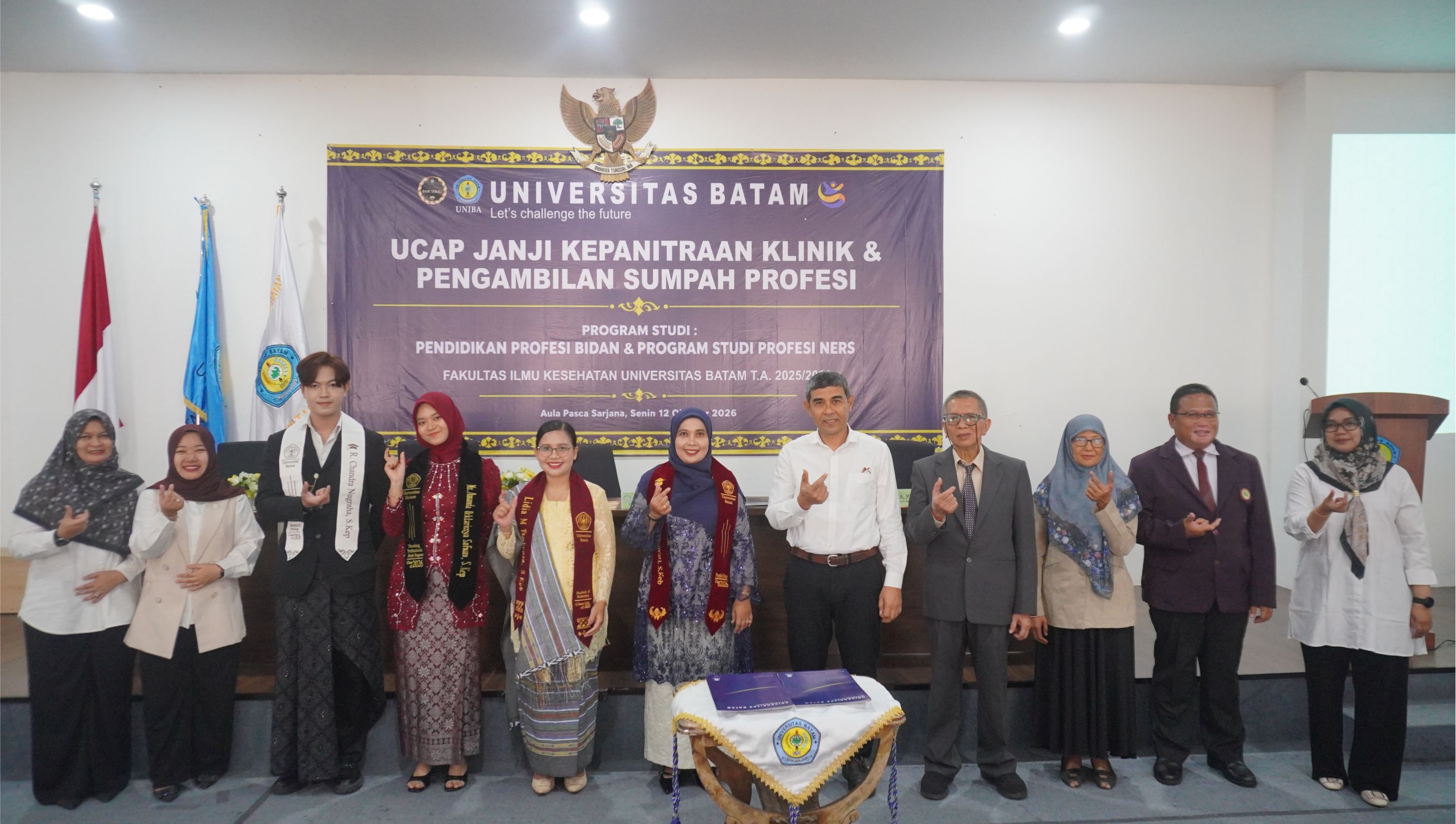 FAKULTAS ILMU KESEHATAN UNIVERSITAS BATAM GELAR UCAP JANJI KEPANITERAAN KLINIK DAN SUMPAH PROFESI TAHUN AJARAN 2025/2026